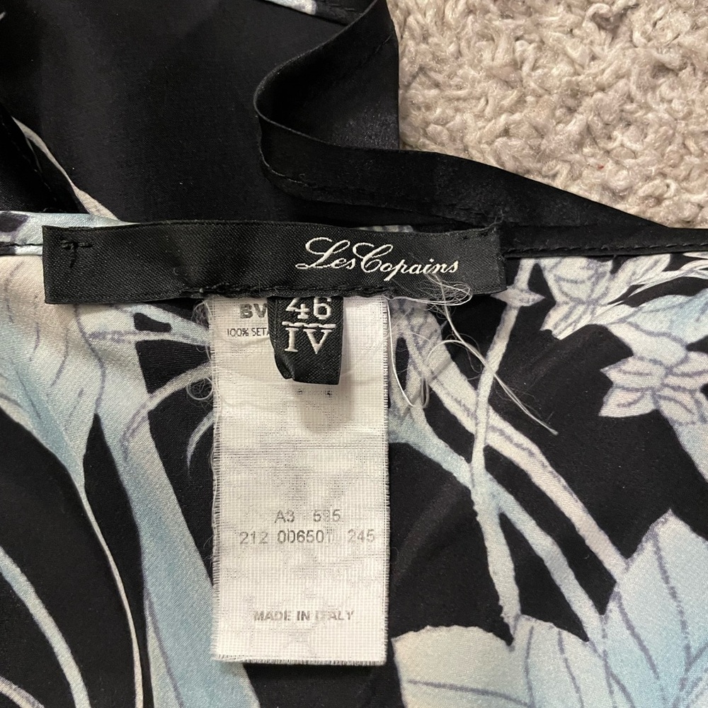 Vintage Y2K floral tank top. Blue, black, and white. Fits size S or M - Picture 3 of 3